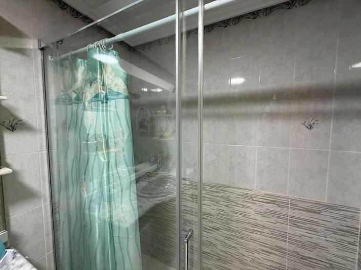 Image No.36-4 Bed Flat for sale