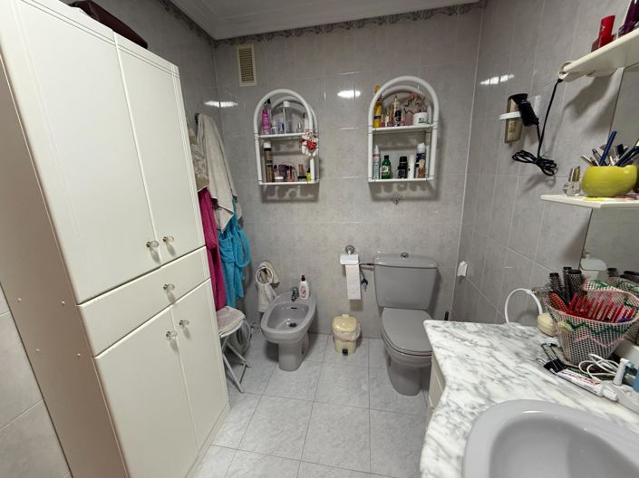 Image No.38-4 Bed Flat for sale