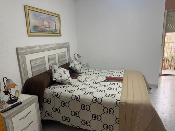 Image No.40-4 Bed Flat for sale