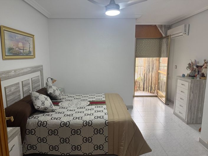 Image No.42-4 Bed Flat for sale