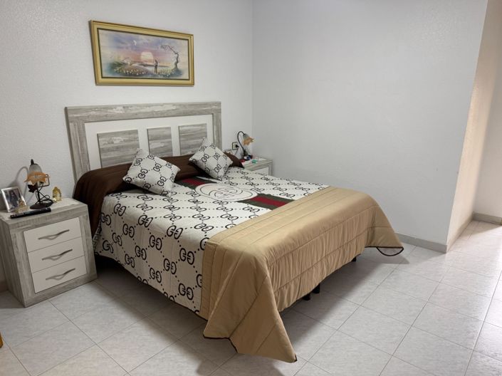 Image No.45-4 Bed Flat for sale