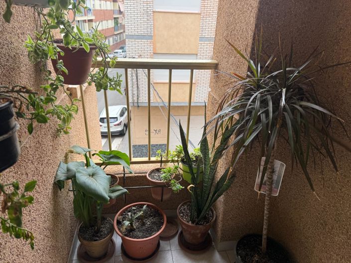 Image No.48-4 Bed Flat for sale