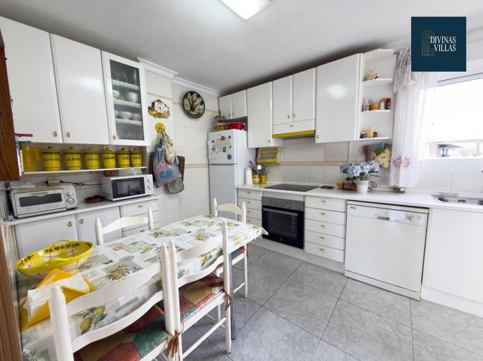 Image No.17-4 Bed Flat for sale