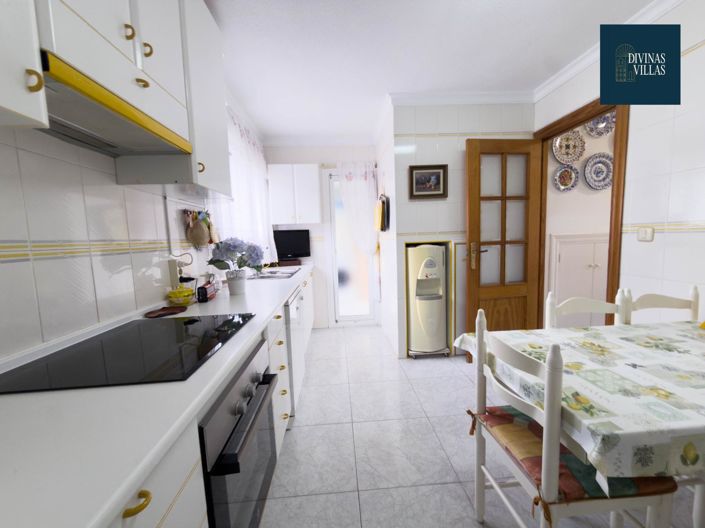 Image No.2-4 Bed Flat for sale