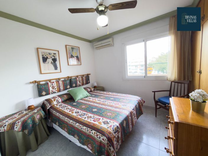 Image No.4-4 Bed Flat for sale