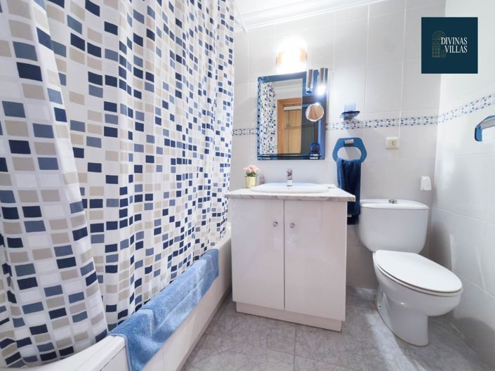 Image No.31-4 Bed Flat for sale