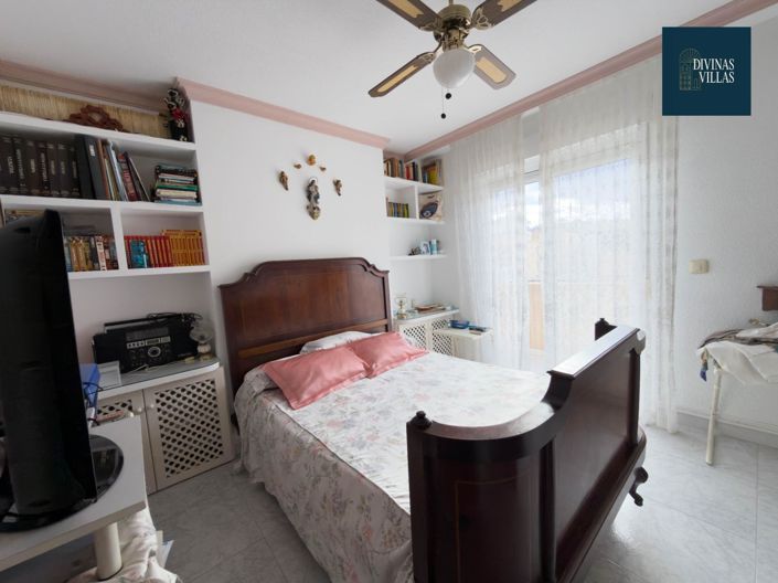 Image No.33-4 Bed Flat for sale