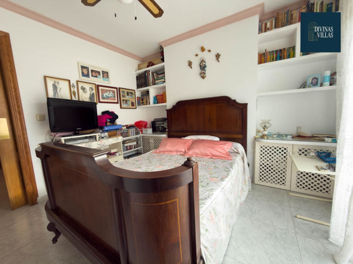 Image No.35-4 Bed Flat for sale