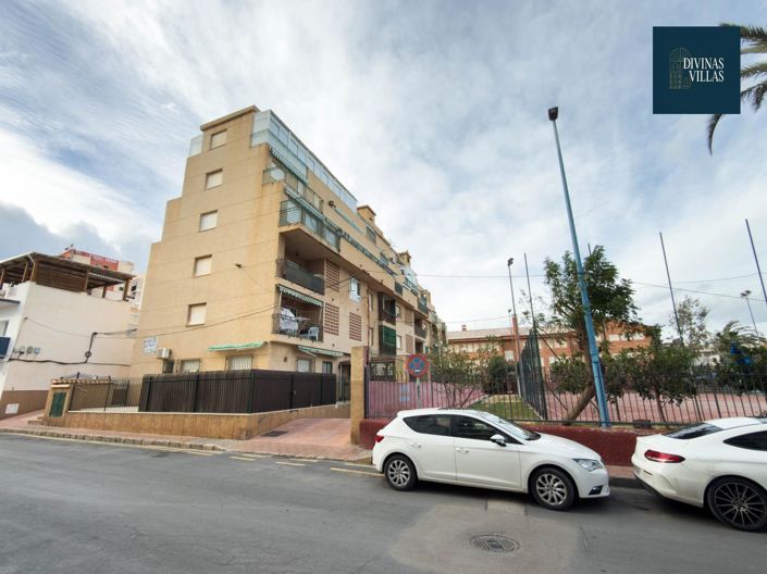 Image No.41-4 Bed Flat for sale