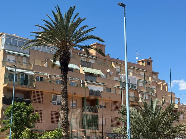 Image No.43-4 Bed Flat for sale
