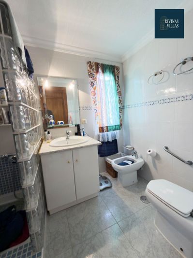 Image No.6-4 Bed Flat for sale