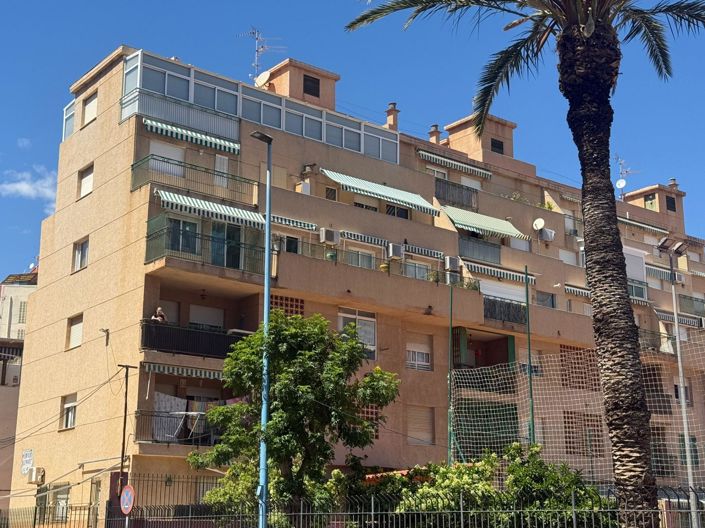 Image No.8-4 Bed Flat for sale