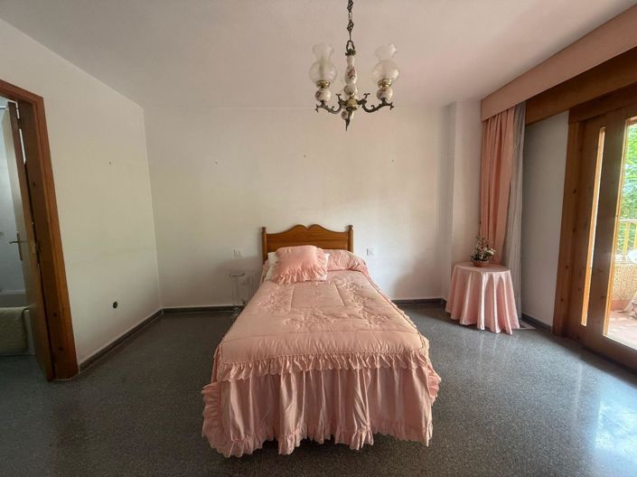 Image No.10-3 Bed Flat for sale