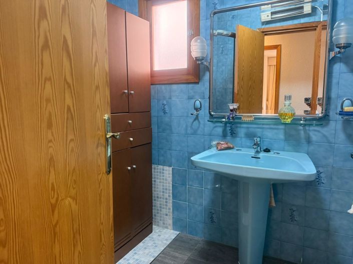 Image No.26-3 Bed Flat for sale