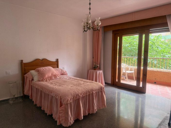 Image No.28-3 Bed Flat for sale