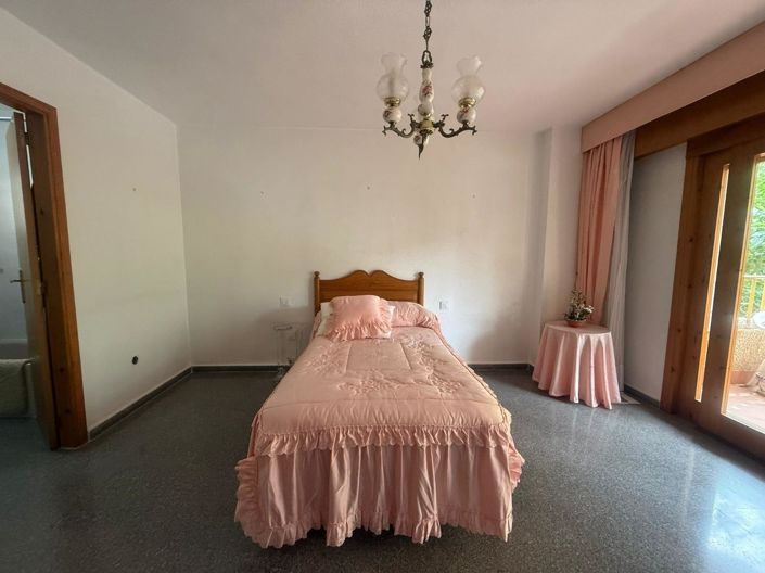 Image No.30-3 Bed Flat for sale