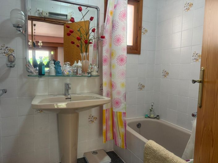 Image No.32-3 Bed Flat for sale