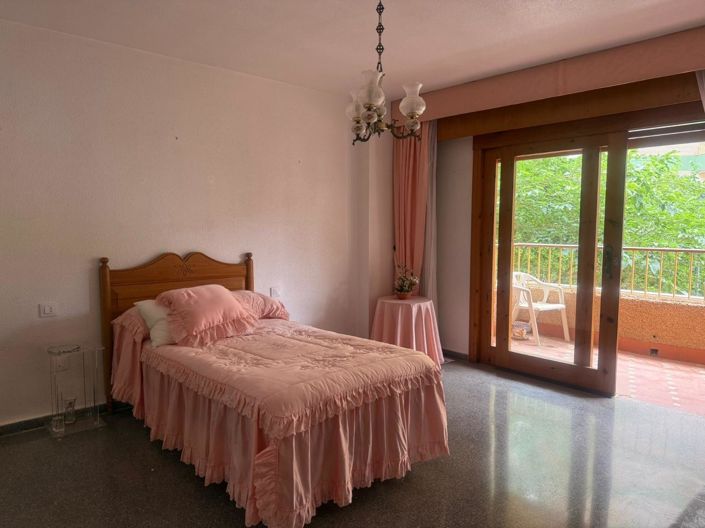 Image No.8-3 Bed Flat for sale