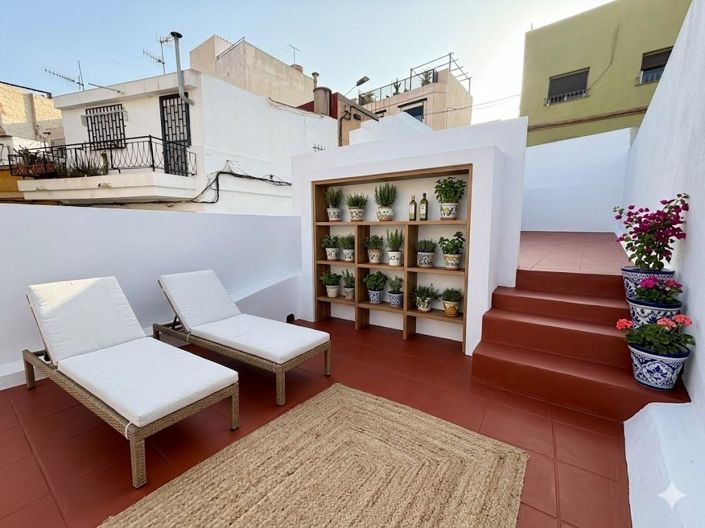 Image No.12-2 Bed House for sale