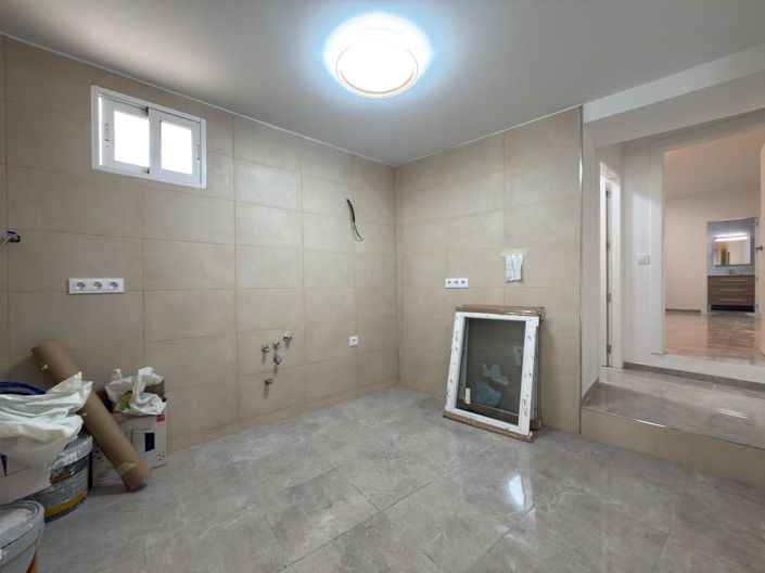 Image No.27-2 Bed House for sale