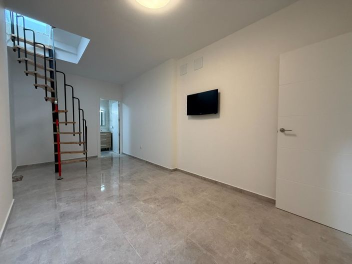 Image No.30-2 Bed House for sale