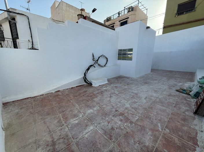 Image No.35-2 Bed House for sale