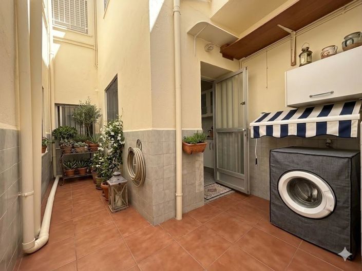 Image No.11-4 Bed Flat for sale