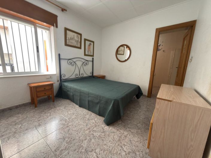 Image No.18-4 Bed Flat for sale