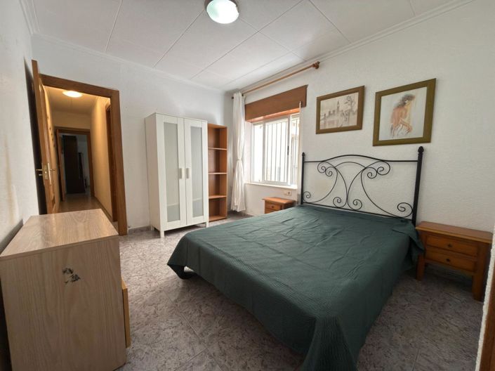 Image No.19-4 Bed Flat for sale