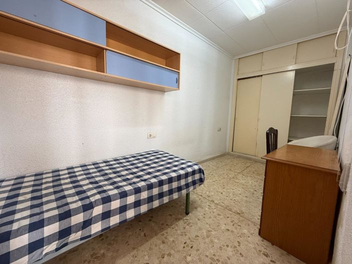 Image No.20-4 Bed Flat for sale