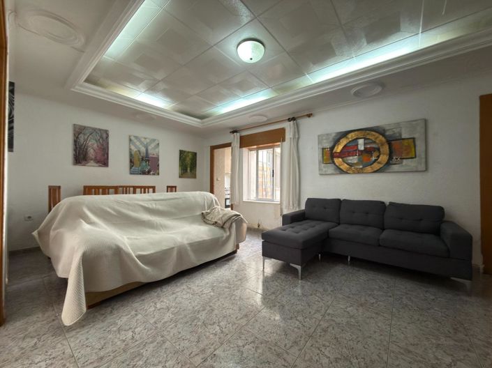 Image No.23-4 Bed Flat for sale