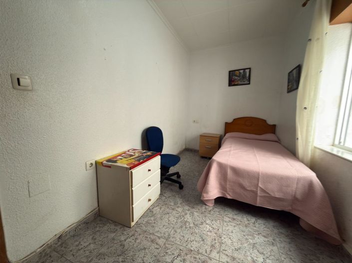 Image No.28-4 Bed Flat for sale