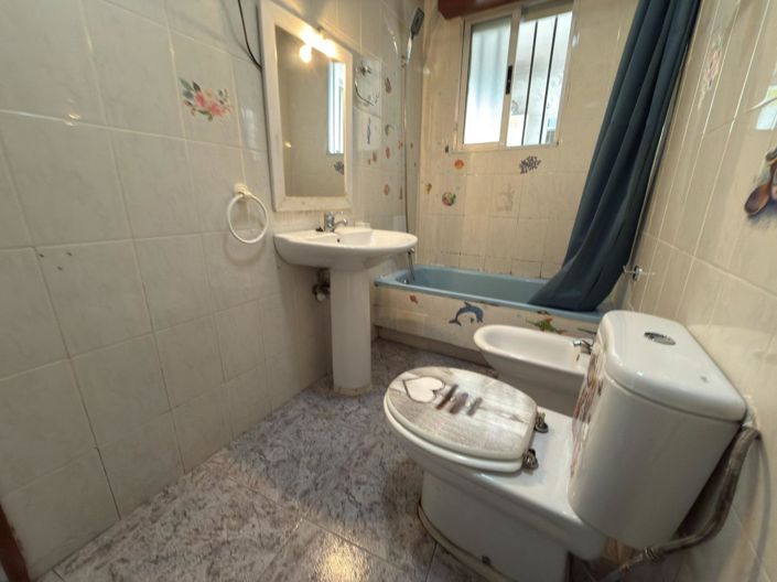 Image No.29-4 Bed Flat for sale