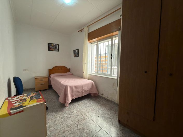 Image No.30-4 Bed Flat for sale