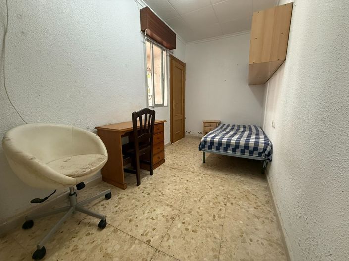Image No.34-4 Bed Flat for sale