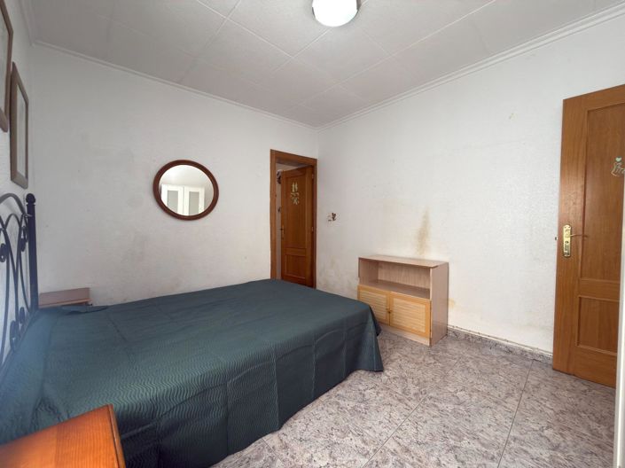 Image No.35-4 Bed Flat for sale