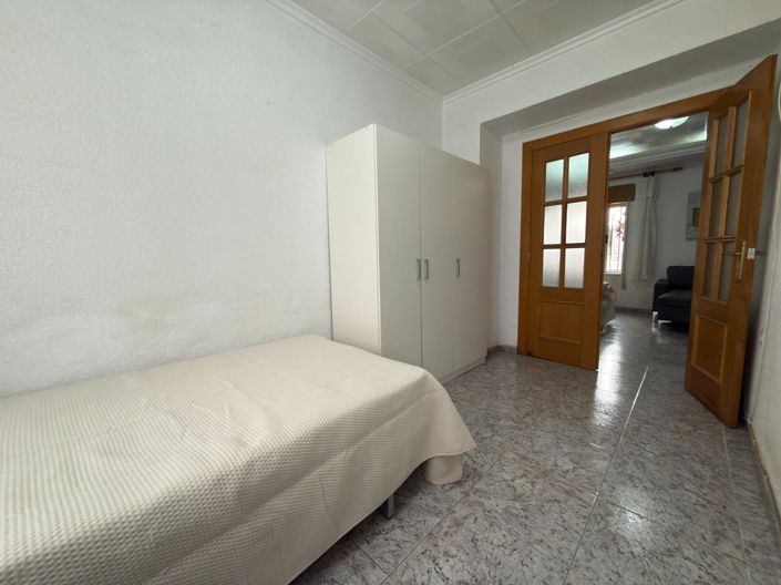 Image No.36-4 Bed Flat for sale