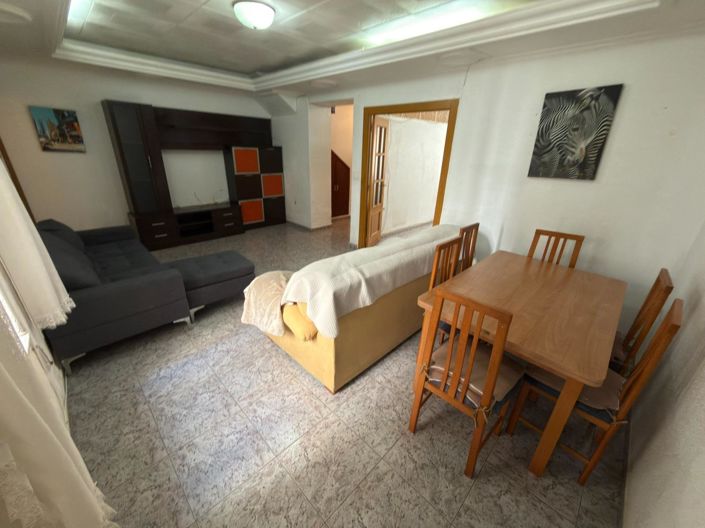 Image No.40-4 Bed Flat for sale