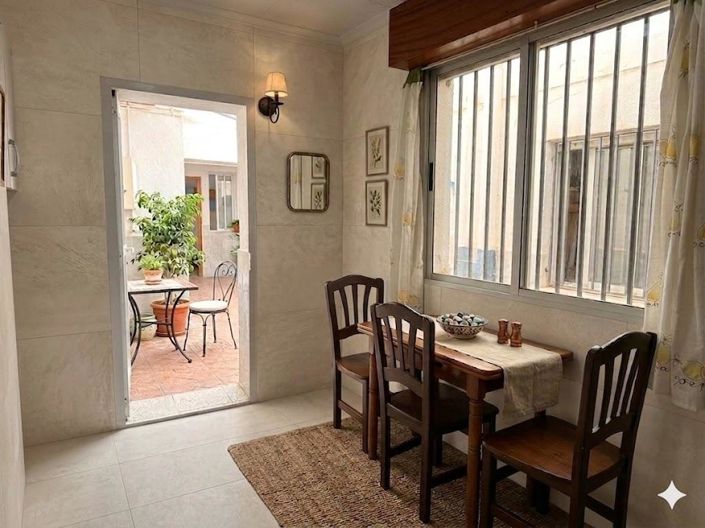 Image No.41-4 Bed Flat for sale