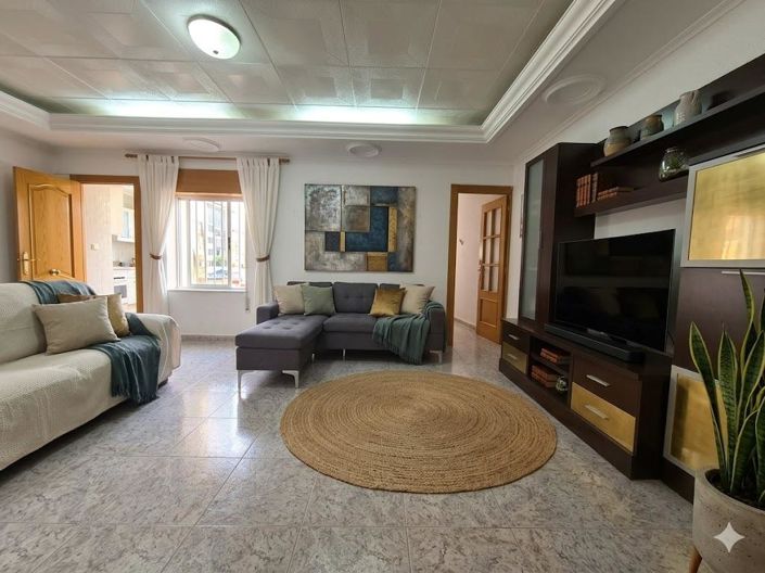 Image No.43-4 Bed Flat for sale