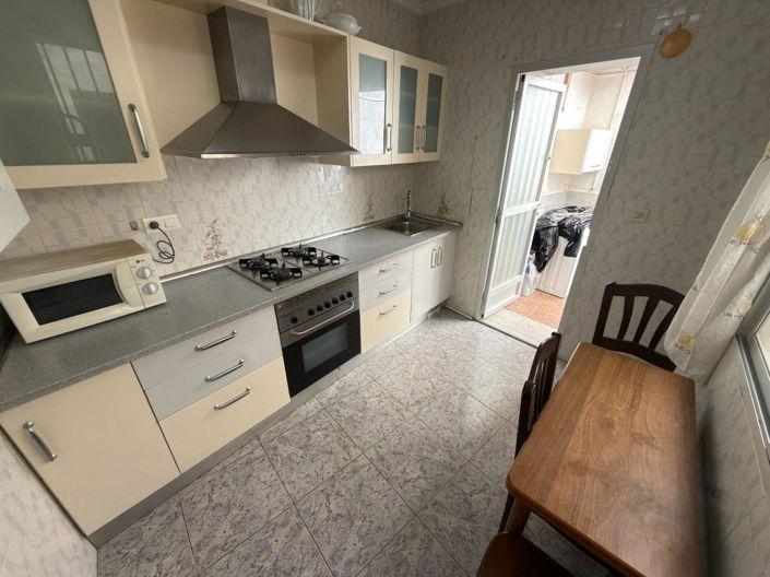 Image No.8-4 Bed Flat for sale