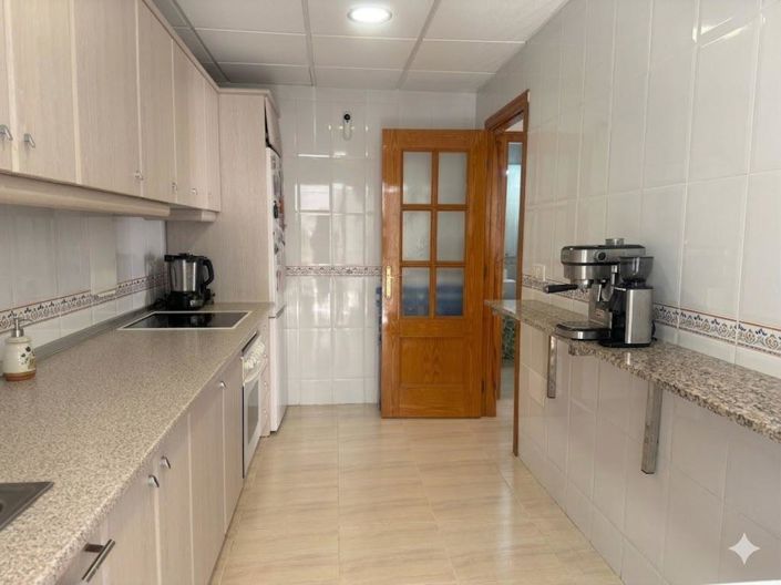Image No.37-3 Bed Property for sale