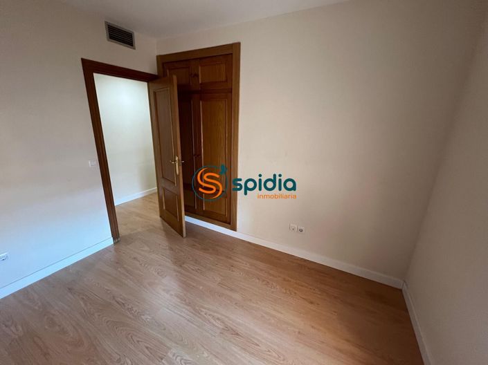 Image No.18-3 Bed Flat for sale