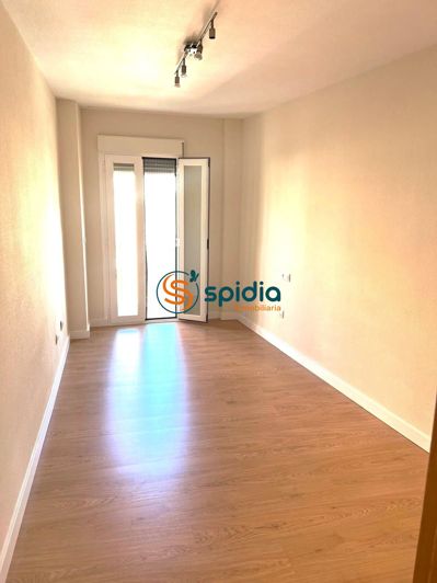 Image No.19-3 Bed Flat for sale
