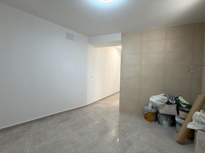 Image No.12-2 Bed House for sale