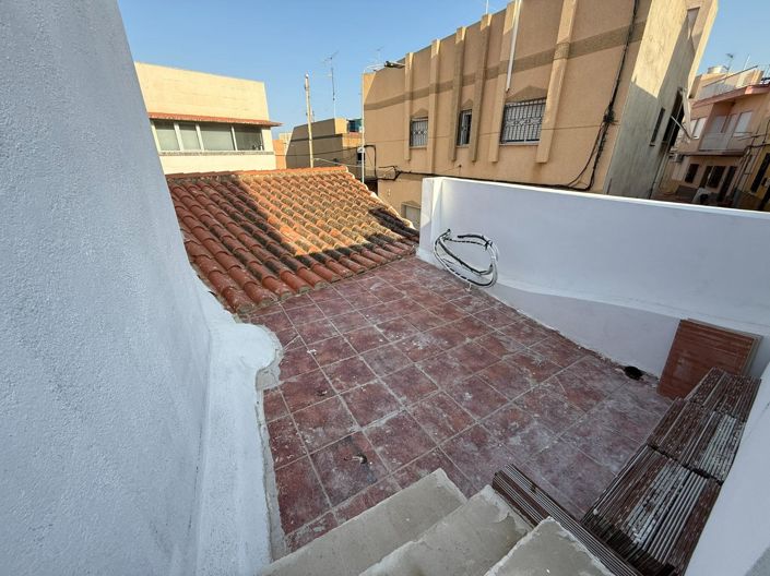 Image No.20-2 Bed House for sale