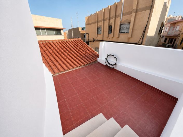 Image No.30-2 Bed House for sale