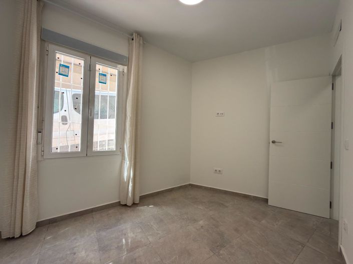 Image No.6-2 Bed House for sale
