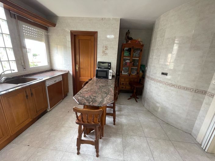 Image No.11-3 Bed Flat for sale
