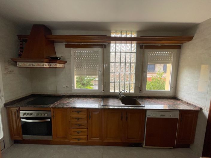 Image No.12-3 Bed Flat for sale